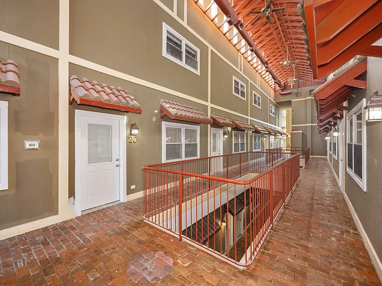 2300 S Central Ave #11 — Photo 2