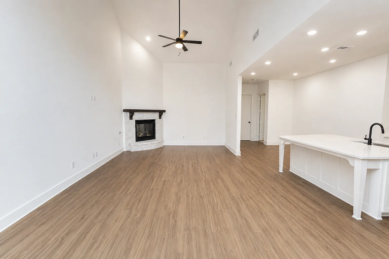 4 bed, 2980 sqft, $3,400 — Photo 4