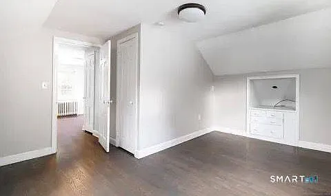 3 bed, 1.0 bath, 1170 sqft, $2,500 — Photo 4