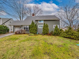 55 Ball Park Lane, Hicksville, NY