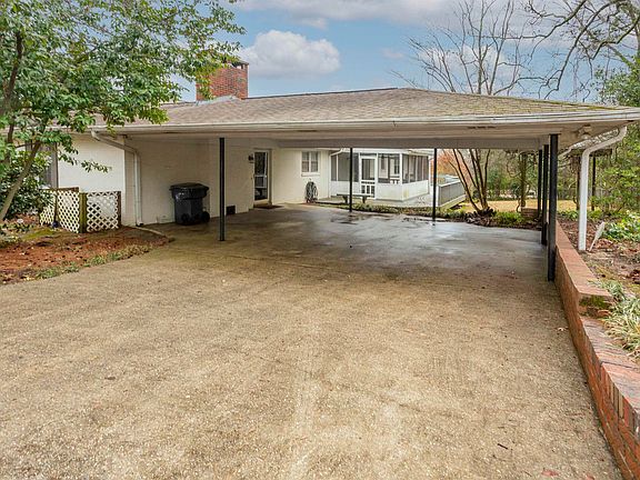 4th image of 2000 Crestmont Dr