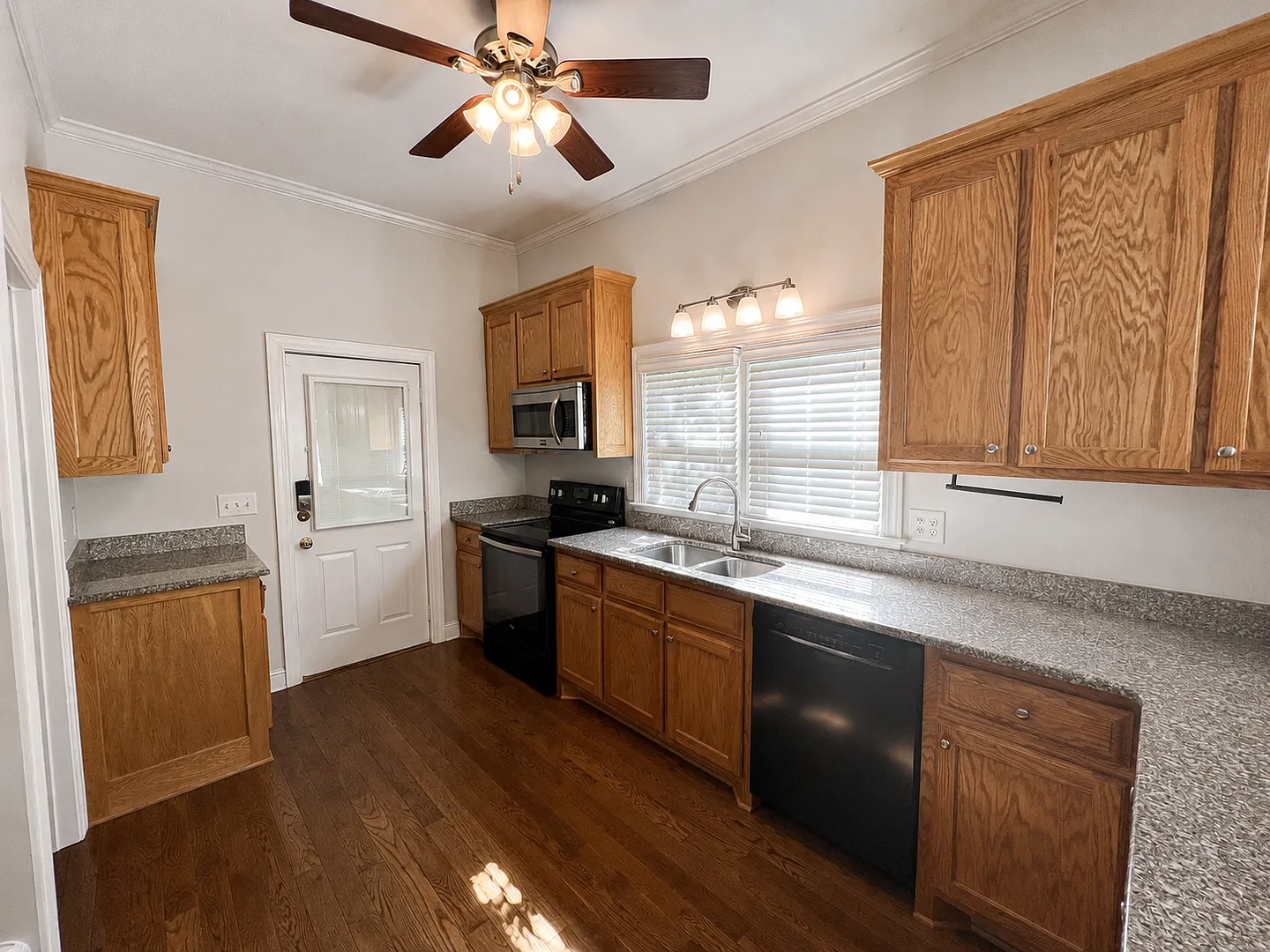 One bedroom, 1.5 bath house in Mebane with flex space/office — Photo 3