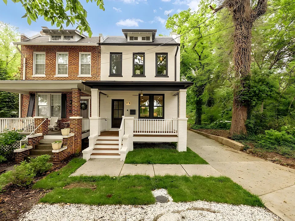 1430 Brentwood Rd NE