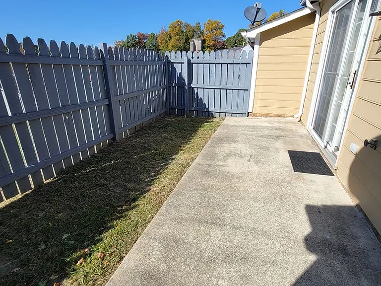 1431 Bailey Cir — Photo 12