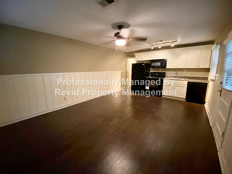 Quaint 1 Bed/1 Bath Apartment — Photo 13