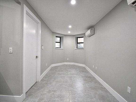 2nd image of 1421 Vyse Ave