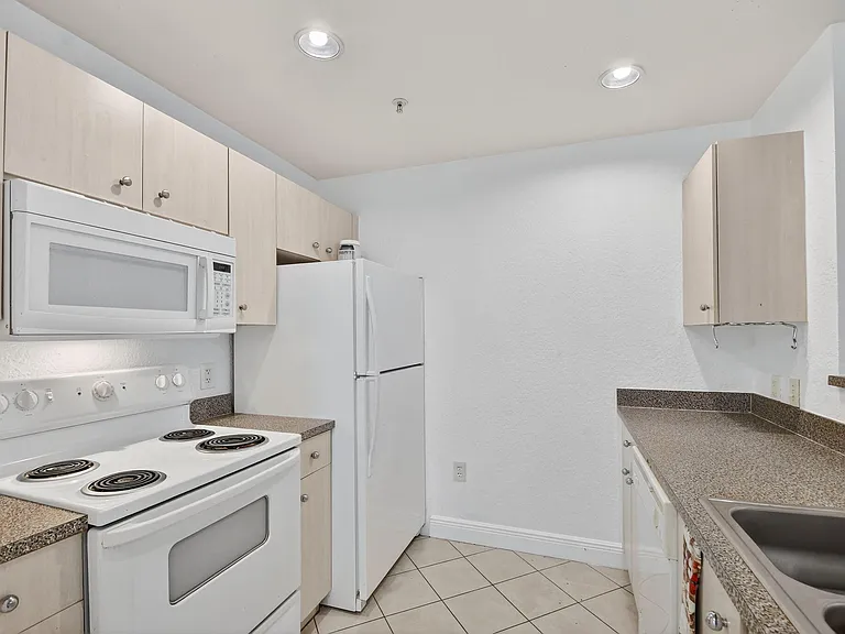 1805 N Flagler Dr #115 — Photo 8