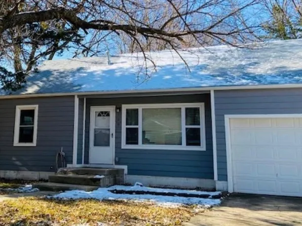 109 N Michigan St, Winfield, KS 67156
