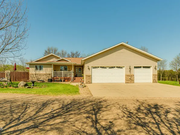 2122 Sommer Dr N, Mandan, ND 58554