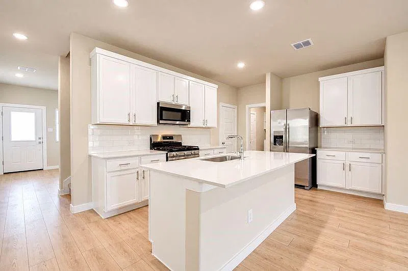 4 bed, 2068 sqft, $2,500 — Photo 4