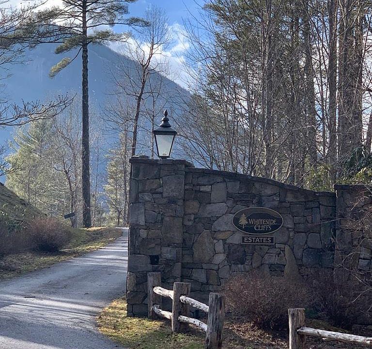 1st image of Garnet Hill Ln
