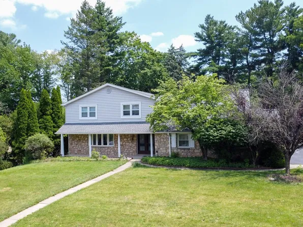 3883 Dempsey Ln, Huntingdon Valley, PA 19006