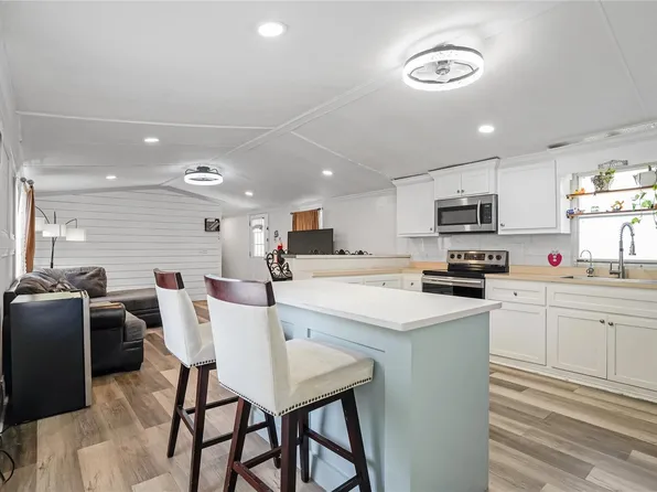 20398 Birch Dr, Montgomery, TX 77356