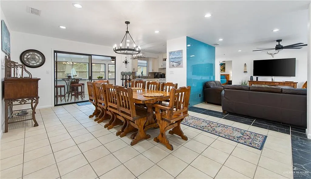 3 bed, 2.0 bath, 1672 sqft, $3,000 — Photo 3