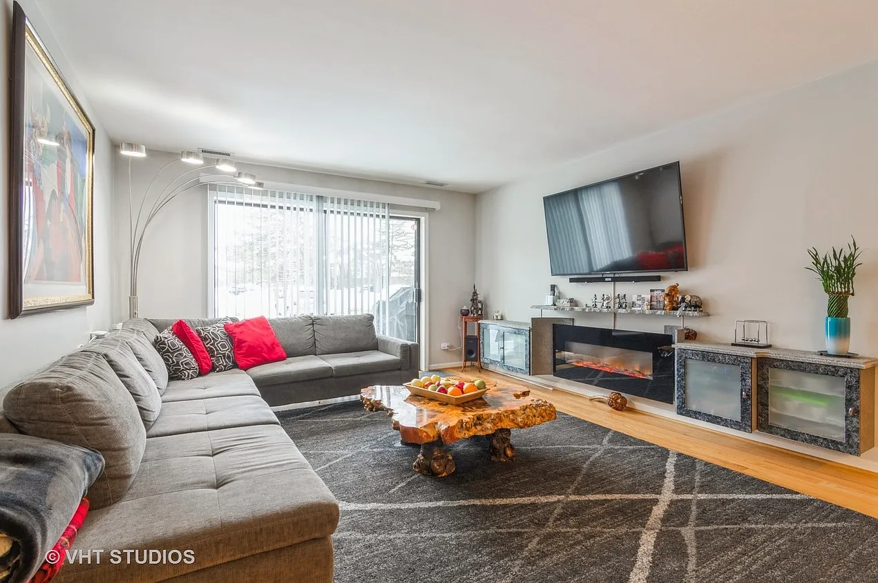 2 bed, 1200 sqft, $2,200 — Photo 4