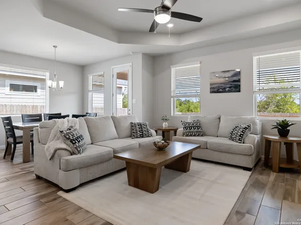 3804 tripps, Seguin, TX 78155