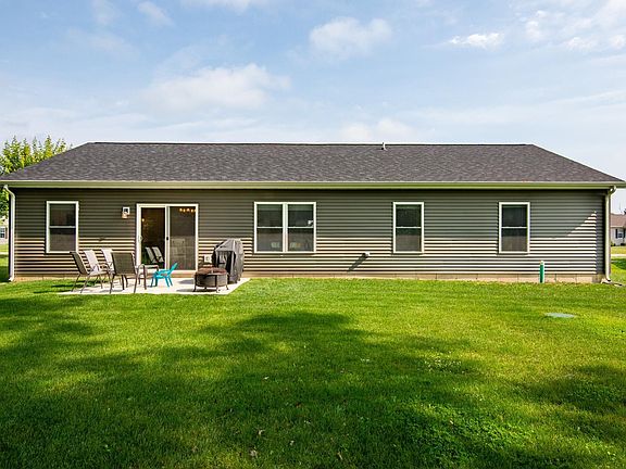 5th image of 29780 Roscommon Dr
