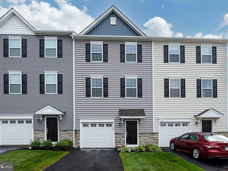 412 Ridgewood Dr — Photo 1