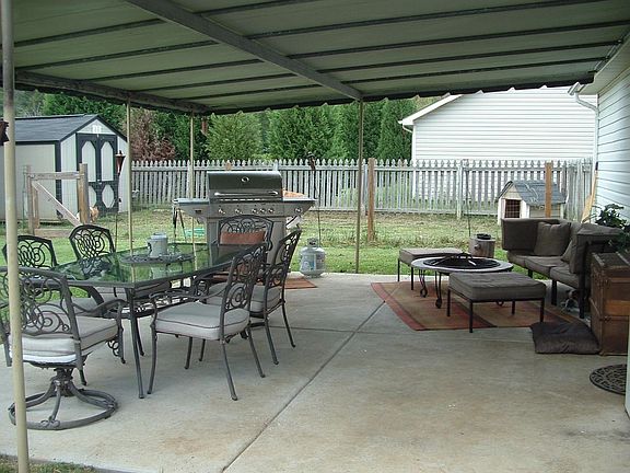 Large covered patio allows for outdoor entertainment all year round.