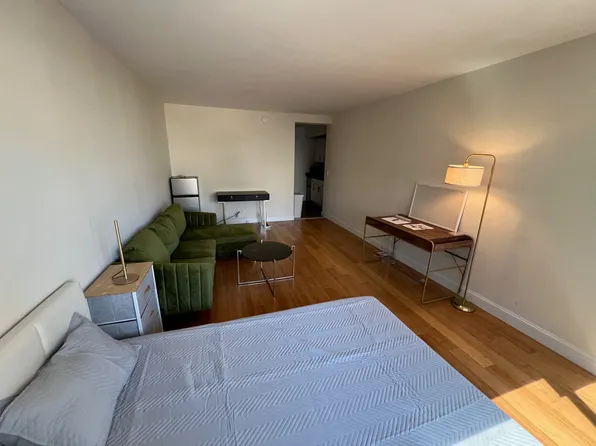 347 West 57th Street image 2 of 20