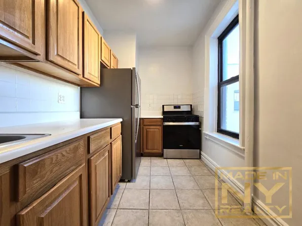 3149 29th St APT D4, Astoria, NY 11106