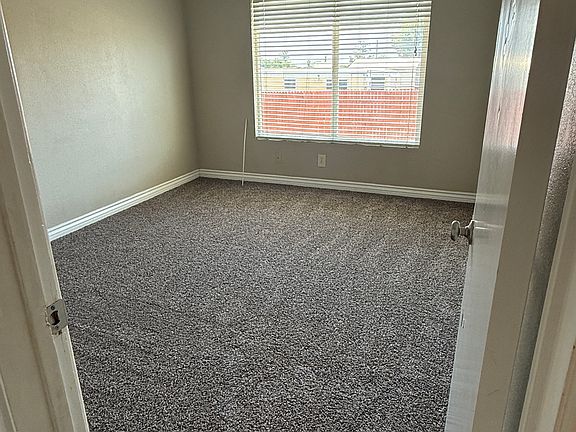 4th image of 34600 Kelly Ln #1/2