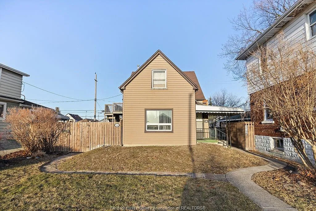 1146 Howard Ave photo 1