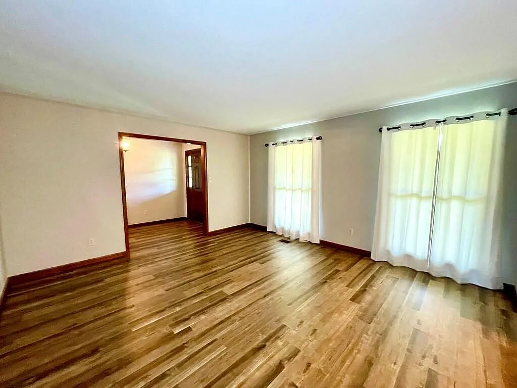 3 bed, 2.5 bath, 2224 sqft, $2,000 — Photo 4