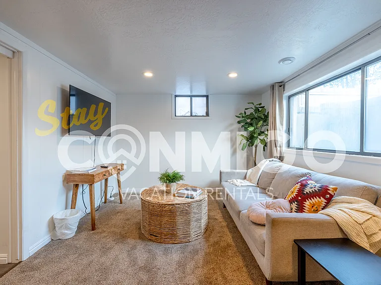 1041 E Platinum Way #1 — Photo 5