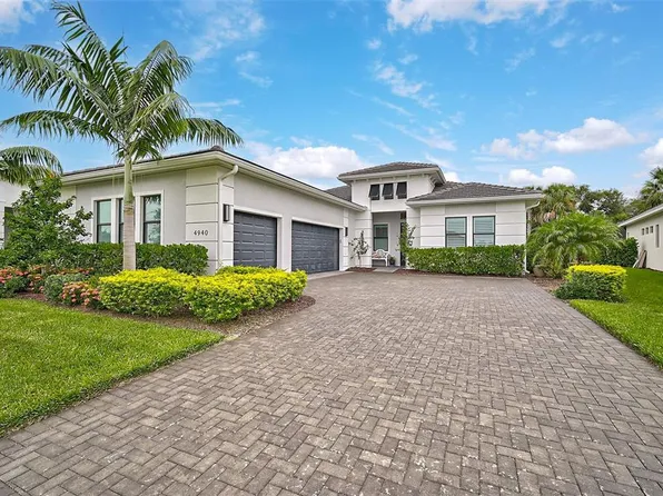 4940 Surfside Cir, Lakewood Ranch, FL 34211