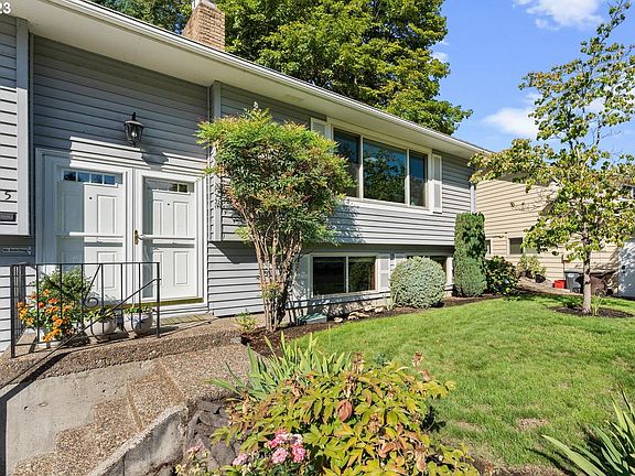 4th image of 215 NE 17th Ave