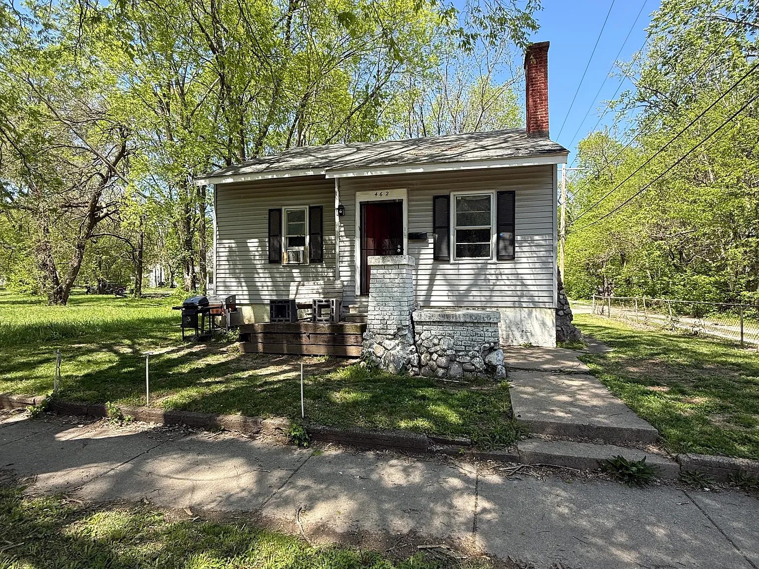 3 bed, 942 sqft, $895 — Photo 1