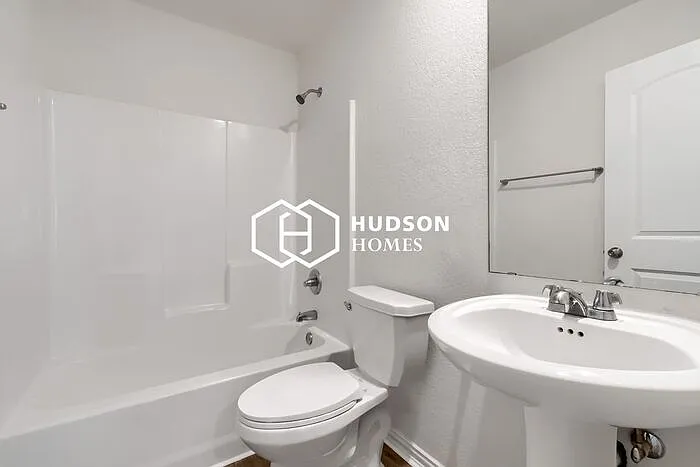 1901 Giddings St — Photo 10