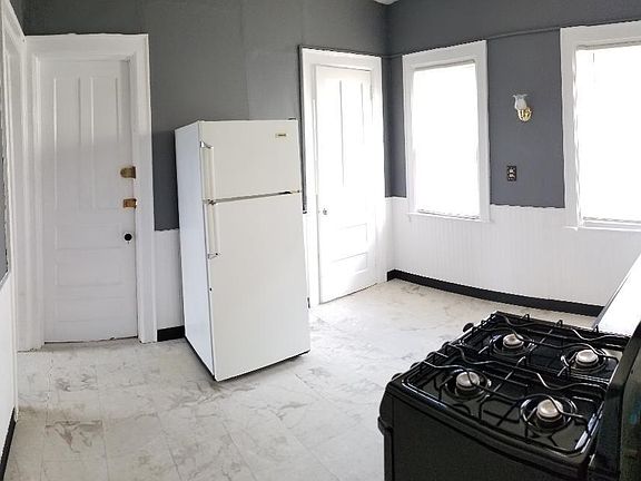 3rd image of 158 Auburn Ave #1