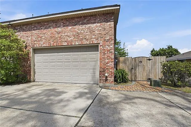 575 Wilkinson St — Photo 17