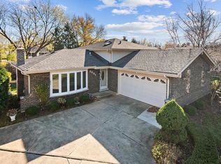 8631 Clifford Dr, Darien, IL