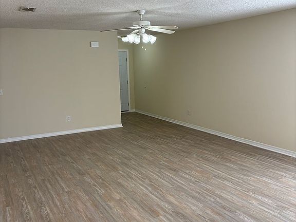 3rd image of 1006 Antigua Cir