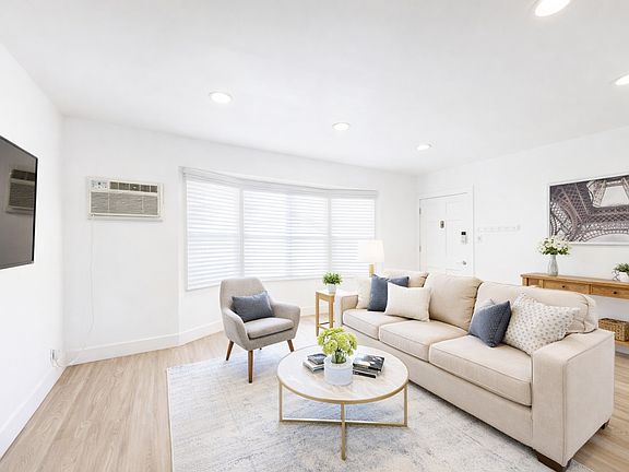 3rd image of 1114 N Gardner St #7