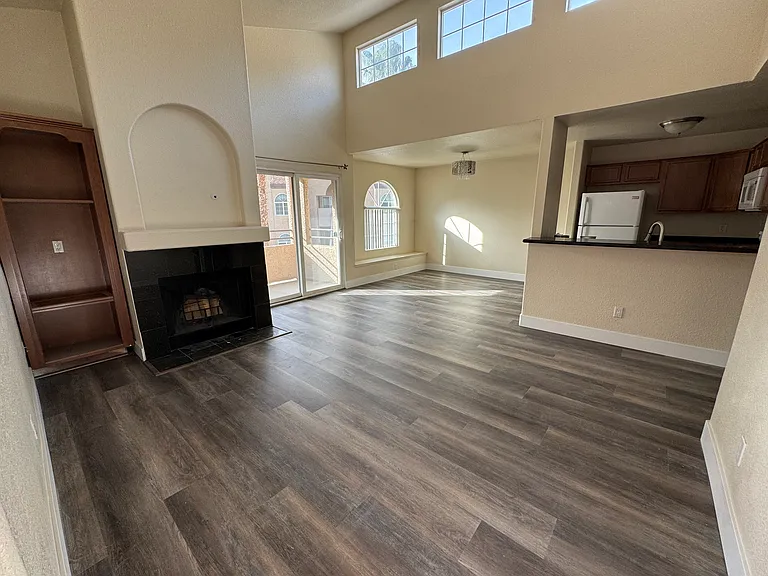 9325 W Desert Inn Rd #271 — Photo 2