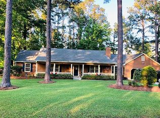 706 Country Club Ct, Morehead City, NC 28557