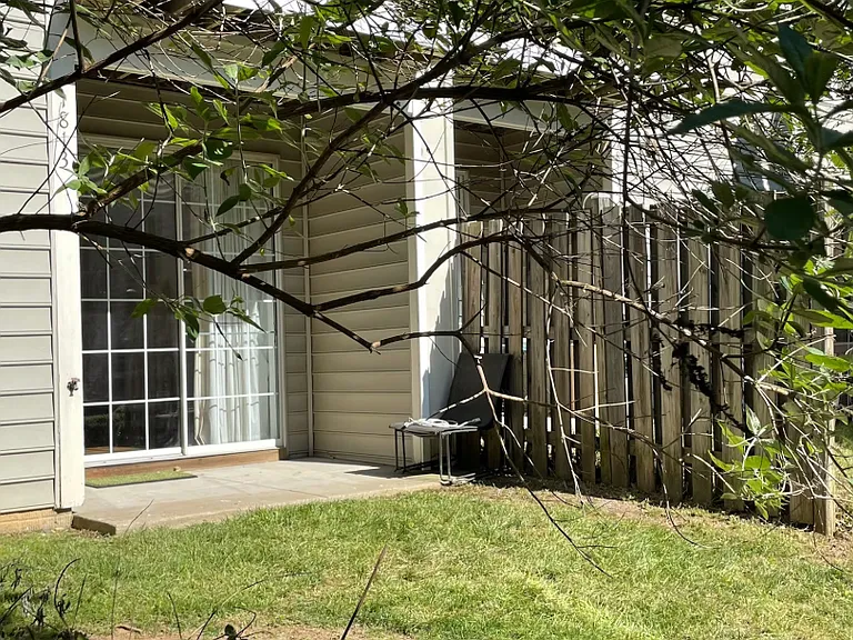 1813 Kenwood Ave — Photo 33