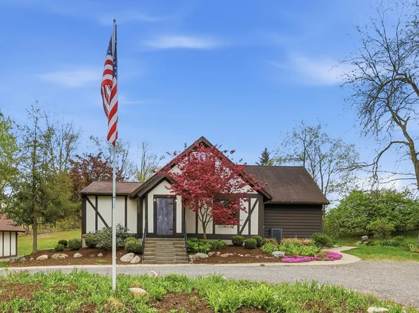 5575 Giles Ave NE, Rockford, MI 49341
