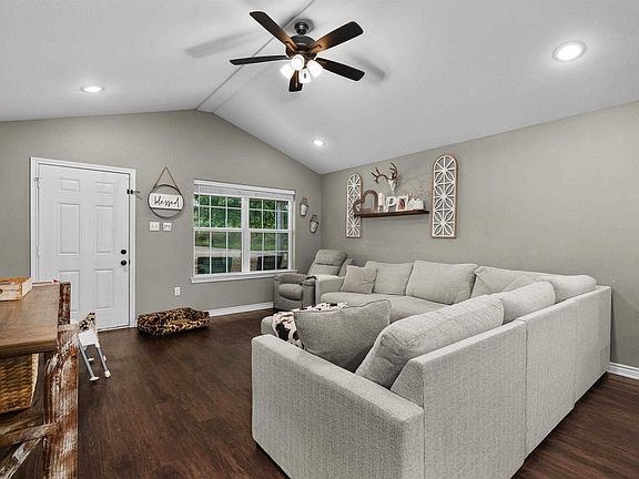 4th image of 101 Red Pheasant Dr