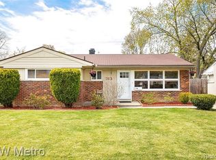 313 Essex St, Clawson, MI 48017