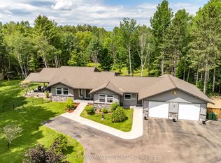 301 Doran Rd, Petawawa, ON K8H0A7