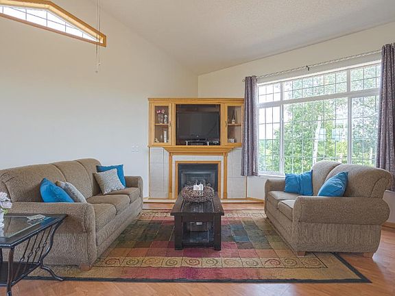 4th image of 28597 Holly Dr NW