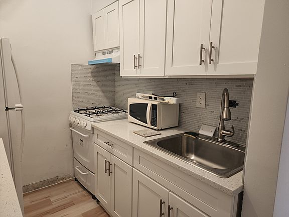 4th image of 50-22 40th St #L3