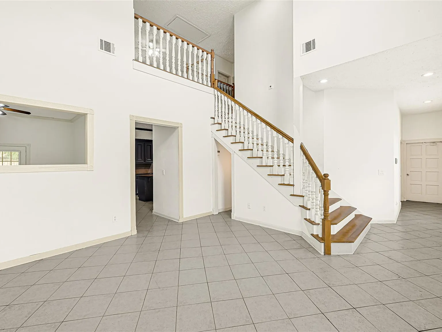 4 bed, 2.5 bath, 3273 sqft, $3,125 — Photo 4