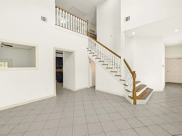 10535 Emnora Ln — Photo 4