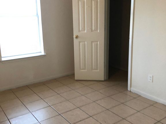 3rd image of 4307 Shawn Dr APT A